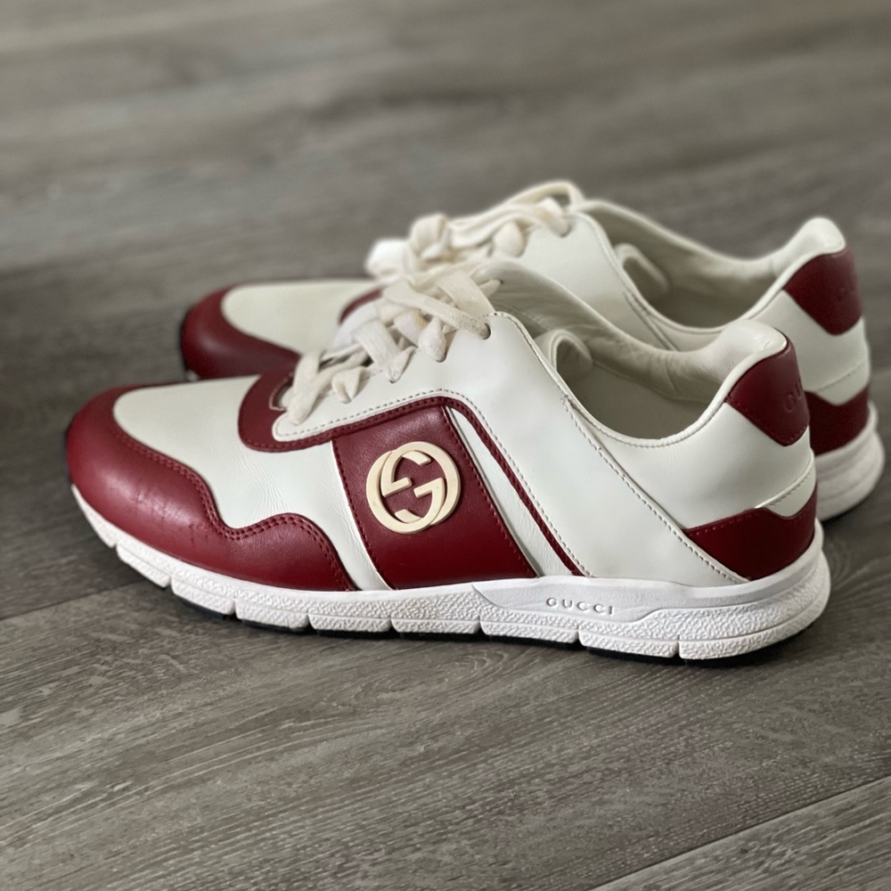 Hello I’m selling one of my shoes that I don’t wear any more only worn twice.
